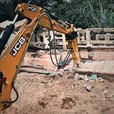 demolição com rompedor hidráulico