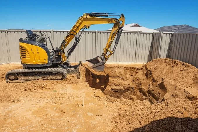 escavação para piscina residencial