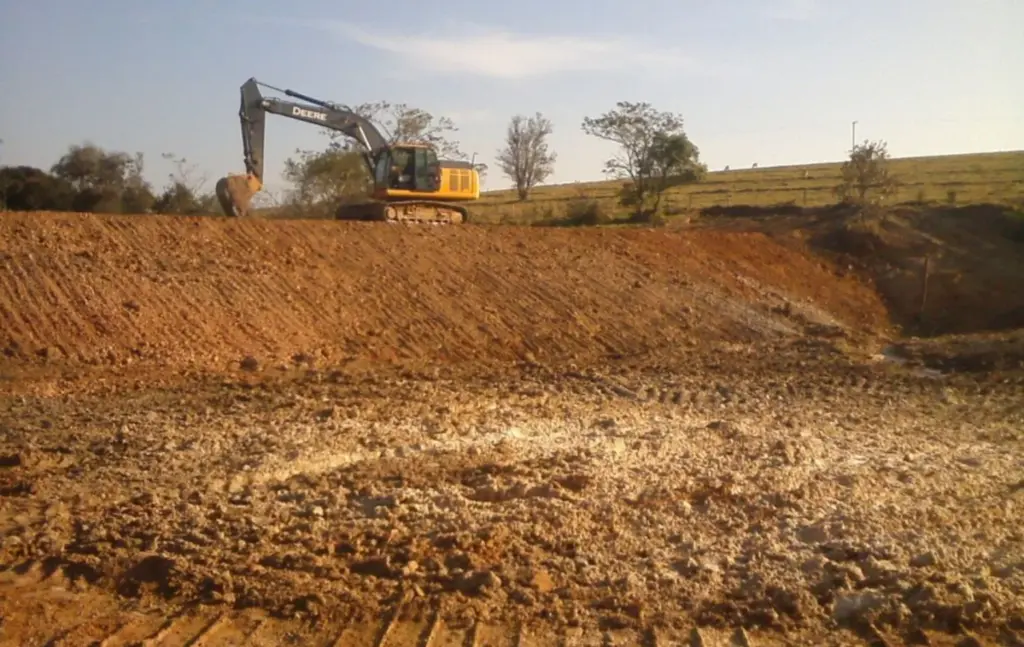 Construção de açudes e lagoas